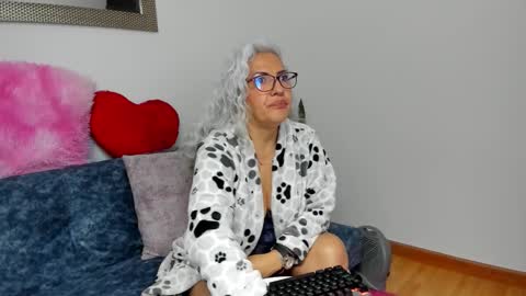 Snapshot of marilyn70 chatting on November 12, 9:58 pm marilyn70 online show from November 12, 9:58 pm