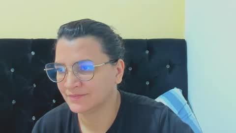 Snapshot of marilyn_garcia chatting on December 23, 3:33 pm MARILYN SEXY online show from December 23, 3:33 pm