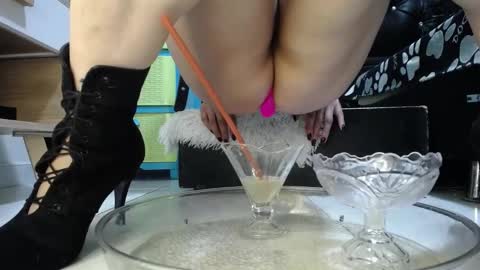 Snapshot of marilyn_jon3s chatting on December 15, 9:53 pm marilyn_jon3s online show from December 15, 9:53 pm