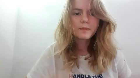 Esma online show from December 5, 12:47 pm