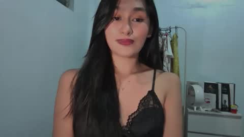 Snapshot of marimaraldama chatting on October 6, 2:25 pm Anngilbuena online show from October 6, 2:25 pm