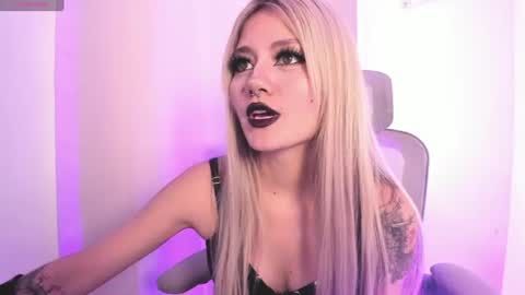 Snapshot of marin_kitoko chatting on July 2, 10:27 pm Marin kitoko online show from July 2, 10:27 pm