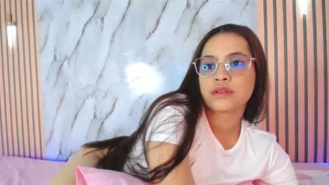 Snapshot of marinella16 chatting on November 24, 7:35 pm Marinella16 online show from November 24, 7:35 pm