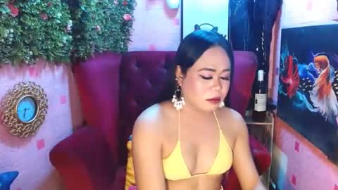 Snapshot of mariposa_911 chatting on March 5, 4:45 am LEAH online show from March 5, 4:45 am