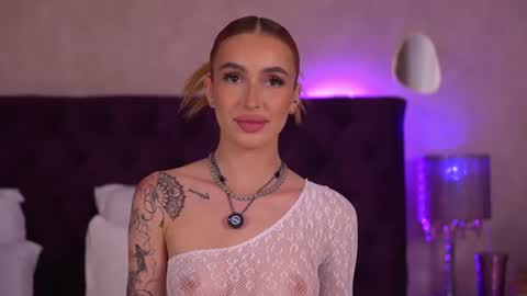 Snapshot of marissafox chatting on June 16, 5:10 am Marissa online show from June 16, 5:10 am