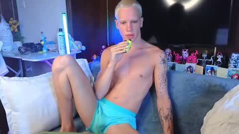 Snapshot of marius_vexley chatting on May 22, 2:08 am MariusHunter online show from May 22, 2:08 am