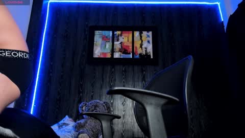 Snapshot of mark_buffet02 chatting on January 10, 10:36 pm Mark Buffet online show from January 10, 10:36 pm