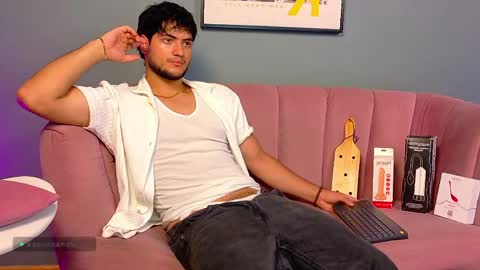 mark_evans1_ online show from May 26, 8:27 pm