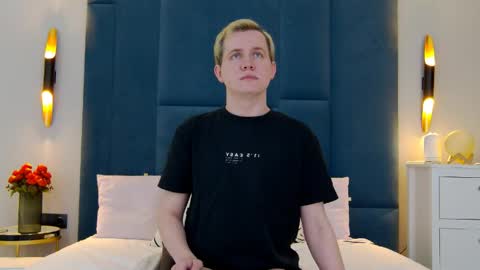 Mark online show from April 14, 2:28 am