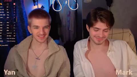 Snapshot of mark_sun chatting on December 16, 4:39 am Mark online show from December 16, 4:39 am