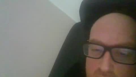 Snapshot of markkellyhamilton99 chatting on February 12, 2:03 am mark online show from February 12, 2:03 am