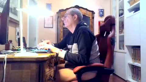 Snapshot of markmarkmark00 chatting on January 15, 6:44 pm markmarkmark00 online show from January 15, 6:44 pm