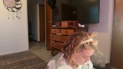 maroon_moon online show from November 1, 5:15 pm