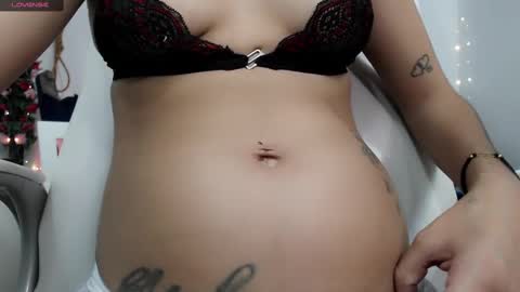 Snapshot of marry_queen_ chatting on February 19, 9:58 pm Marry online show from February 19, 9:58 pm