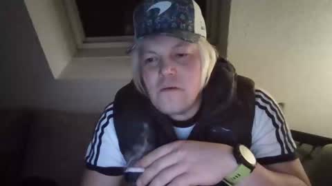 Snapshot of mars0481 chatting on December 7, 12:19 am mars0481 online show from December 7, 12:19 am