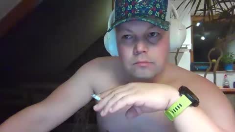 Snapshot of mars0481 chatting on December 18, 12:10 am mars0481 online show from December 18, 12:10 am