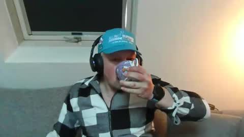 Snapshot of mars0481 chatting on February 14, 9:45 am mars0481 online show from February 14, 9:45 am