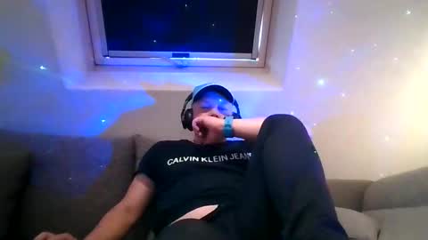 Snapshot of mars0481 chatting on October 12, 10:36 am mars0481 online show from October 12, 10:36 am