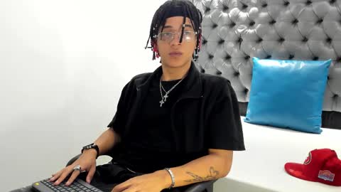 MARSHALL online show from December 16, 1:05 pm