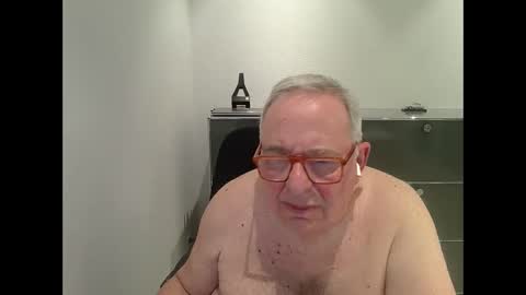 Snapshot of martin_1947 chatting on March 5, 11:27 pm martin_1947 online show from March 5, 11:27 pm