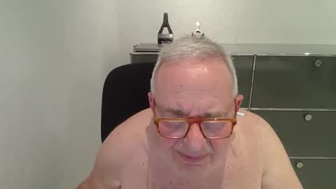 Snapshot of martin_1947 chatting on October 18, 10:21 pm martin_1947 online show from October 18, 10:21 pm