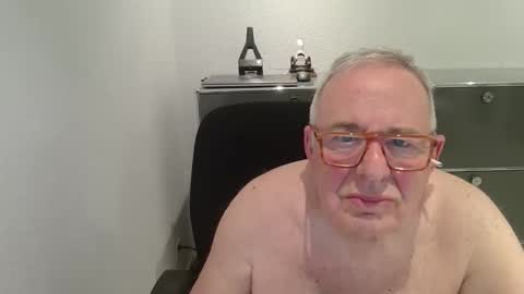 Snapshot of martin_1947 chatting on October 20, 8:53 pm martin_1947 online show from October 20, 8:53 pm