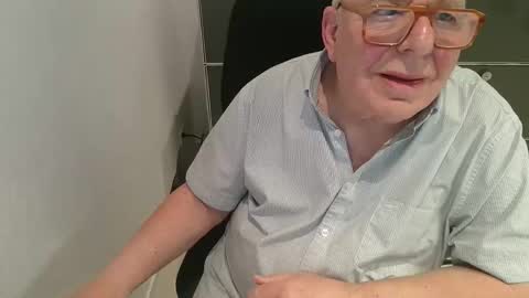 martin_1947 online show from December 20, 7:54 pm