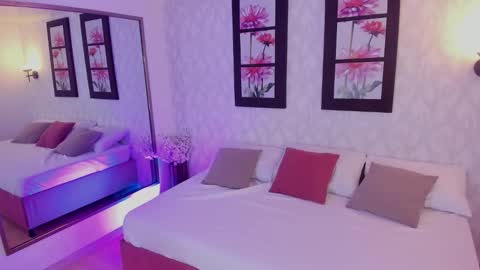 Snapshot of martina_adams chatting on December 4, 12:14 pm mari online show from December 4, 12:14 pm