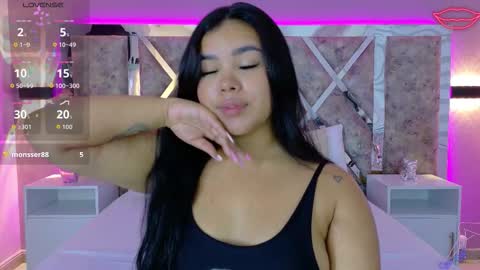 Snapshot of martinagarcia__ chatting on October 15, 7:25 pm Martina Garcia online show from October 15, 7:25 pm