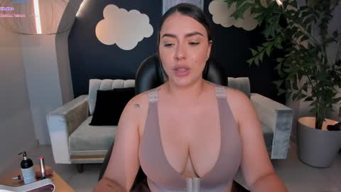 Snapshot of martinnabonnet chatting on February 8, 4:36 pm Martinna Bonnet online show from February 8, 4:36 pm