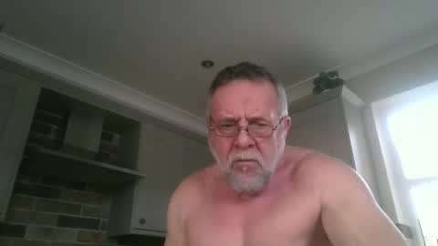 martinrgbxxxx online show from December 31, 9:53 am