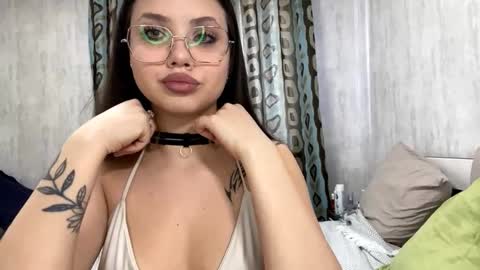 Mia online show from February 20, 6:26 am