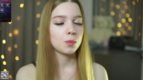 Snapshot of mary_hope_u chatting on December 10, 6:33 am Mary online show from December 10, 6:33 am