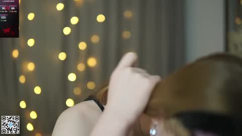 Snapshot of mary_hope_u chatting on December 12, 1:49 pm Mary online show from December 12, 1:49 pm