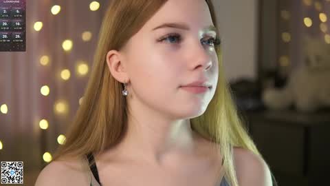 Snapshot of mary_hope_u chatting on December 15, 9:35 am Mary online show from December 15, 9:35 am