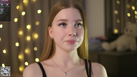 Snapshot of mary_hope_u chatting on December 17, 12:43 pm Mary online show from December 17, 12:43 pm