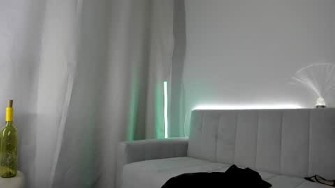 Snapshot of mary_julia chatting on February 24, 6:16 am Julia online show from February 24, 6:16 am