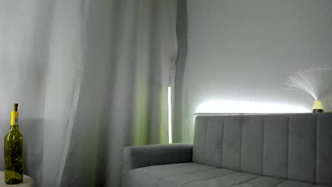 Snapshot of mary_julia chatting on February 27, 6:18 am Julia online show from February 27, 6:18 am