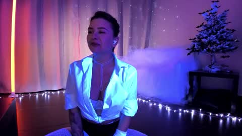 Snapshot of mary_julia chatting on November 18, 10:25 pm Julia online show from November 18, 10:25 pm