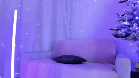 Snapshot of mary_julia chatting on December 16, 11:10 pm Julia online show from December 16, 11:10 pm