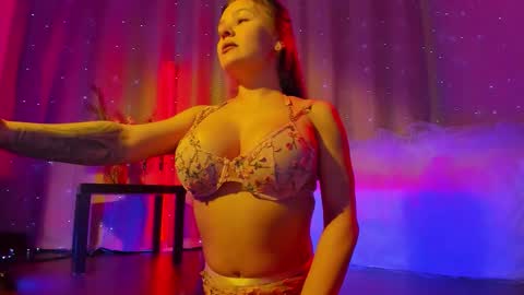 Snapshot of mary_julia chatting on February 23, 12:19 am Julia online show from February 23, 12:19 am