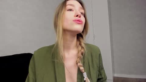 HelIo  Everyone Im MaryWelcome  to my room and  lets have  a good  time  together with me   online show from December 17, 8:42 am