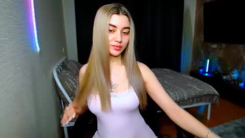 Snapshot of maryam_xs chatting on March 16, 12:17 am maryam online show from March 16, 12:17 am