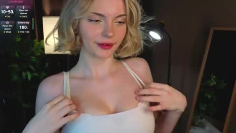 Mary online show from April 7, 1:06 am