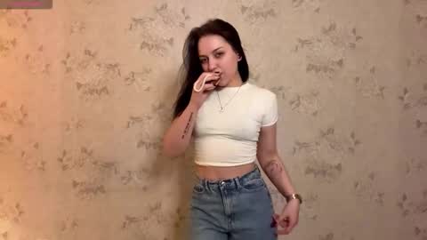 Snapshot of maryellensiewert chatting on February 21, 8:10 pm Stephie online show from February 21, 8:10 pm