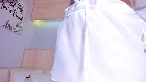 Snapshot of maryevans_ chatting on January 27, 1:19 pm online show from January 27, 1:19 pm