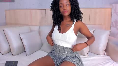 Snapshot of maryevans_ chatting on February 5, 1:00 pm online show from February 5, 1:00 pm