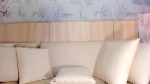 Snapshot of maryevans_ chatting on September 26, 12:20 pm online show from September 26, 12:20 pm