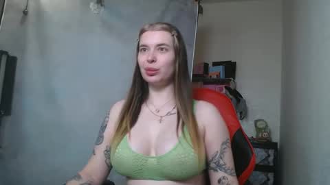 Snapshot of maryh0tlove chatting on May 8, 9:25 am maryh0tlove online show from May 8, 9:25 am
