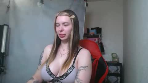 Snapshot of maryh0tlove chatting on May 13, 9:39 am maryh0tlove online show from May 13, 9:39 am